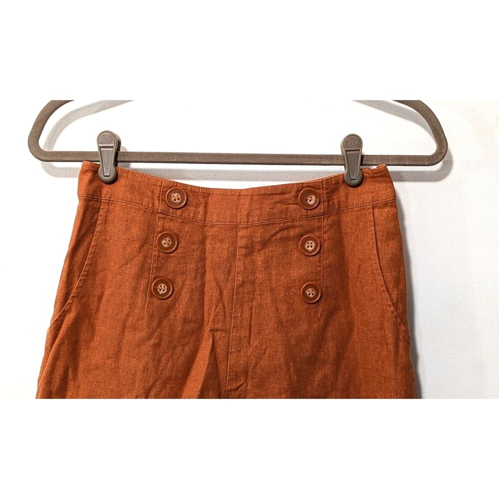 Boutique Forever 21 Shorts with accent buttons and pockets!